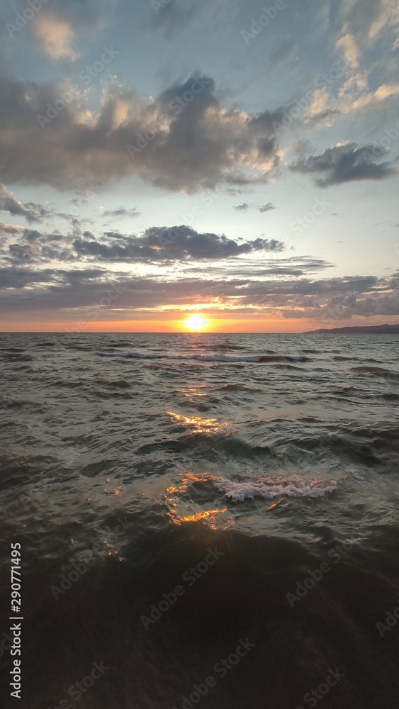 Obraz premium sunset over the sea