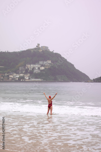 Mujer en el mar