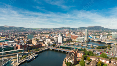 Φωτογραφία Aerial view on river and buildings in City center of Belfast Northern Ireland