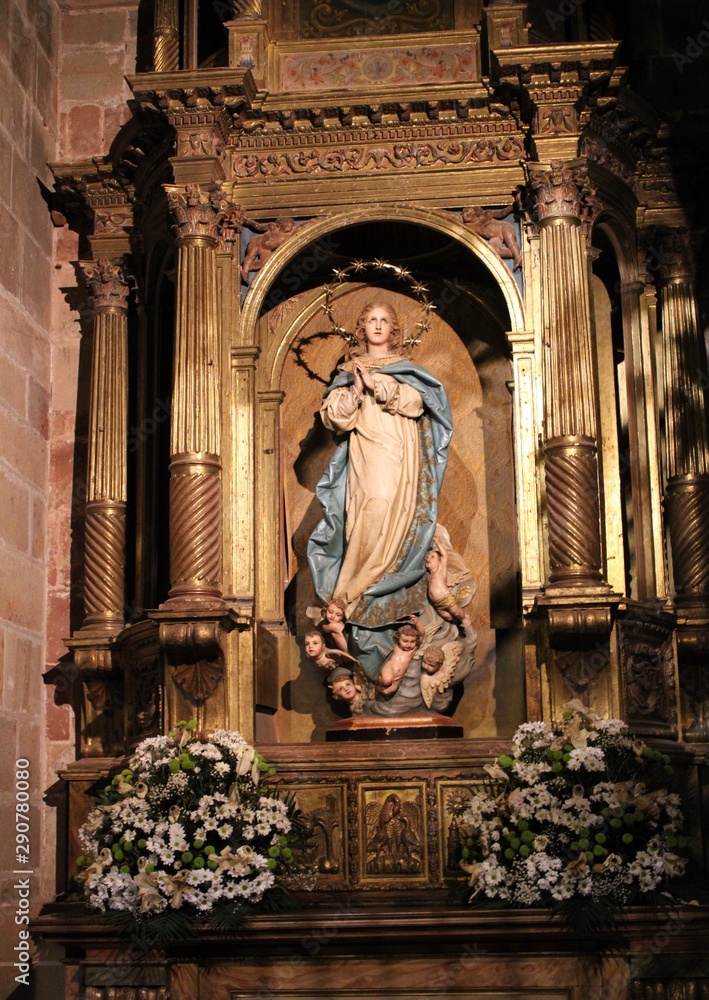 Virgen en un altar de la catedral de SIgüenza