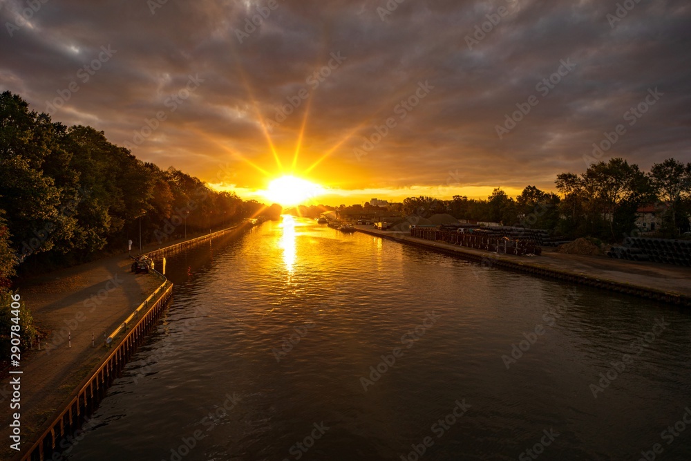 Sonnenaufgang am Mittellandkanal in Minden Sonnenaufgang am Mittellandkanal in Minden