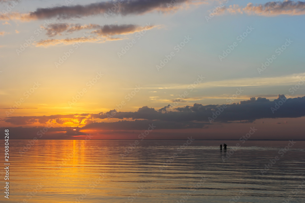 Naklejka premium Childhood at sunset