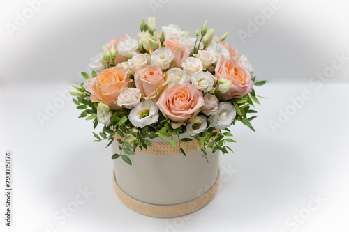 Photos Wonderful flower arrangement in a hat box on a light background (Flowers: Rose, Eustoma