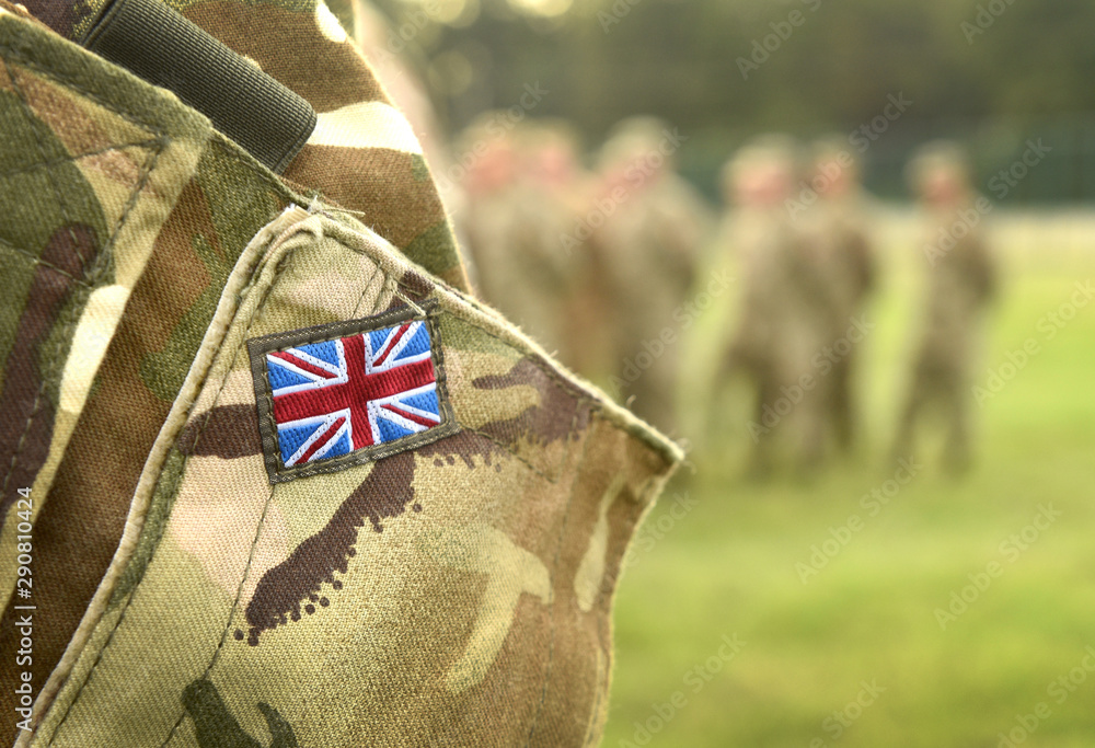 UK flag on soldiers arm. UK military uniform. United Kingdom troops - obrazy, fototapety, plakaty 