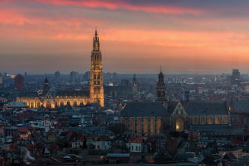 Tableau sur plexiglas Anvers Cathédrale Notre-Dame d'Anvers au crépuscule  © nattapoomv