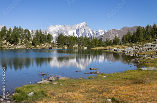 A beautiful Lake Witch reflected mountains