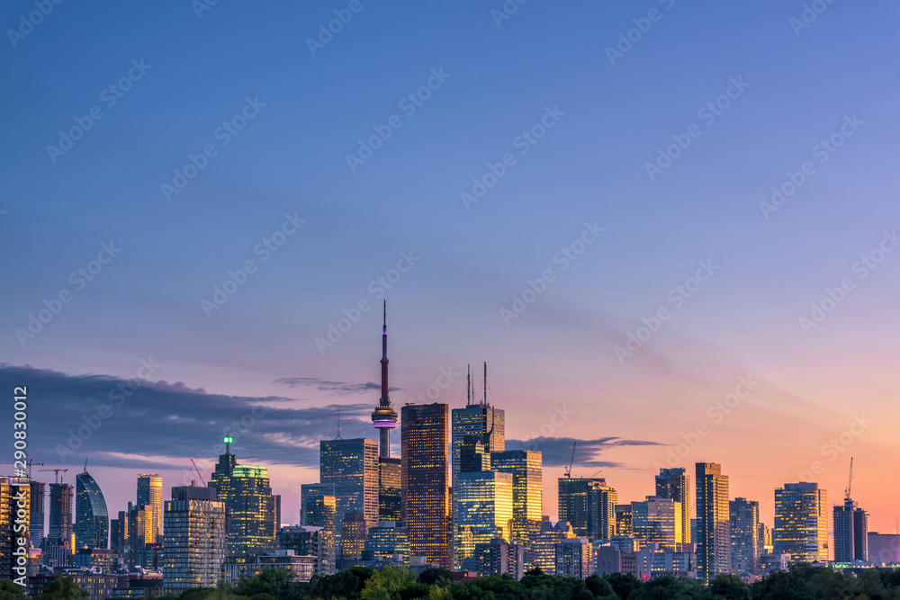 Obraz premium Toronto city view from Riverdale Avenue. Ontario, Canada
