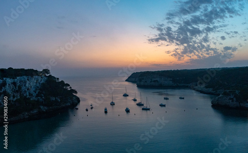 Fototapeta Naklejka Na Ścianę i Meble -  Sonnenuntergang mit Booten