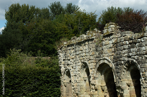 Obraz na płótnie Ancient ruins with gates and windows w salonie