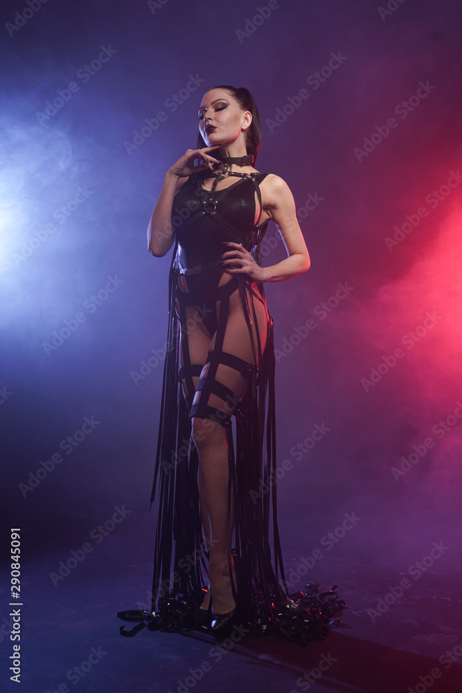 Obraz premium Young sexy woman dancer posing in the smoke