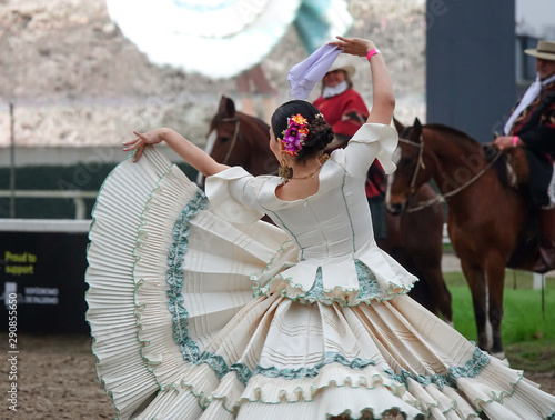 Fototapet Argentinian traditional festival with gauchos and paisanas