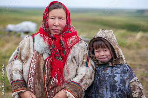 Fotografie, Obraz The extreme north, Yamal, the past of Nenets people, the dwelling of the peoples