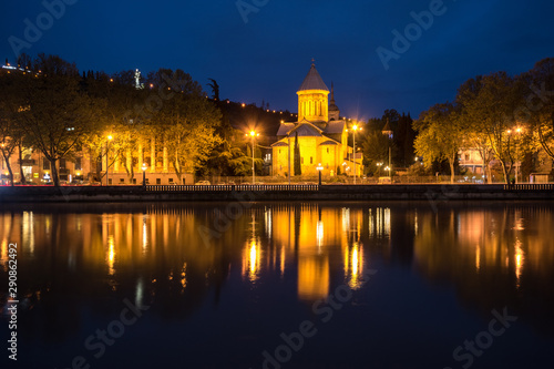 Night view of Sioni Cathedral in Tbilisi © tilpich