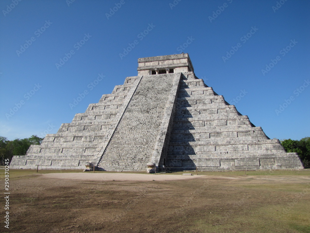 chichen itza pyramid of mexico