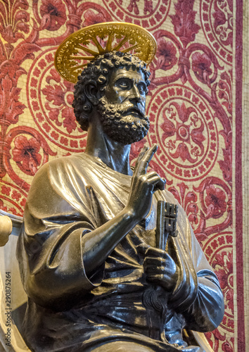 sculpture of saint Peter with the keys of heaven