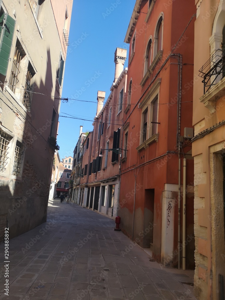 Fototapeta premium narrow street in venice