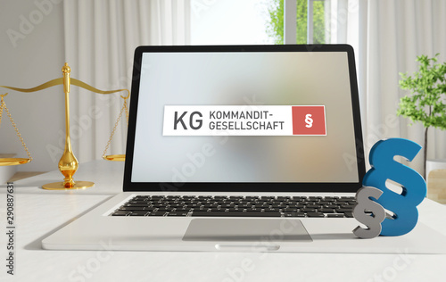 KG (Kommanditgesellschaft) – Laptop Monitor im Büro mit Begriff im Suchfeld. Paragraf und Waage. Recht, Gesetz, Anwalt. photo