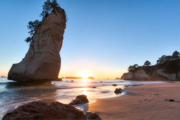 Poster Cathedral Cove Eerste licht Cathedral Cove baai  © Richard