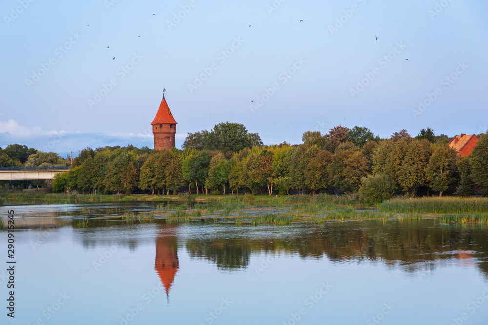 Obraz premium Malbork castle over the Nogat river at sunset, Poland