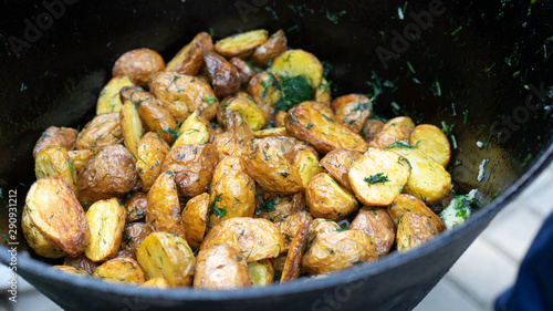 rustic potatoes with garlic