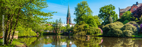 Valokuva View of the pond and St. Lamberti Church of Oldenburg, Germany.