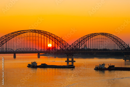 Fototapeta Naklejka Na Ścianę i Meble -  bridge over the river  sunset