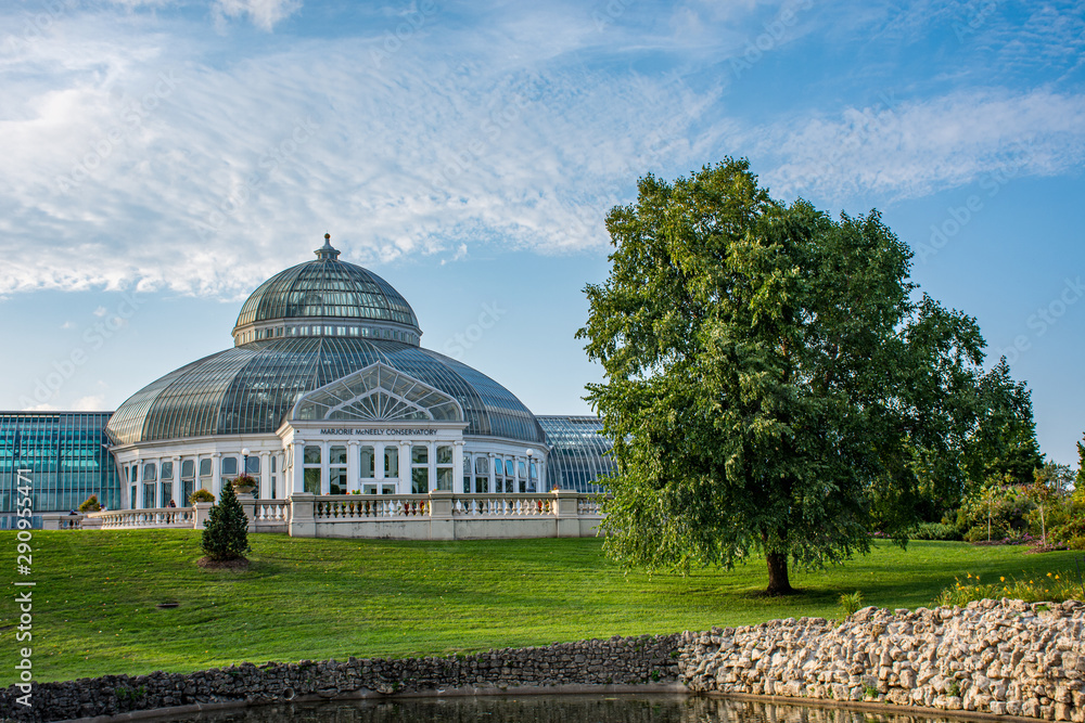 Obraz premium Marjorie McNeely Conservatory