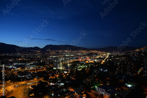Medellin nocturno, Antioquia