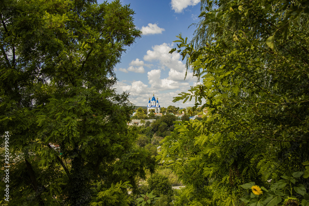Φωτογραφία Orthodox church religion building poster photography in green trees foliage natu