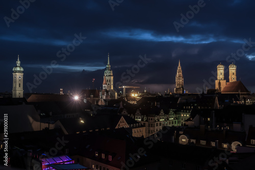 M  nchen Munich Night Skyline bei Nacht