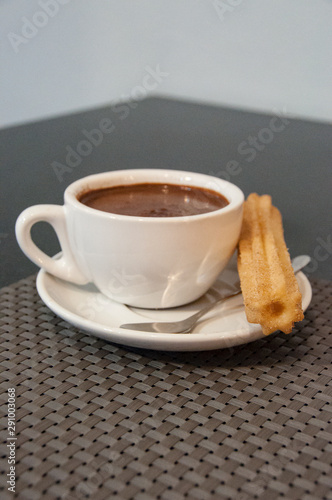 Churros con chocolate served in a restaurant.