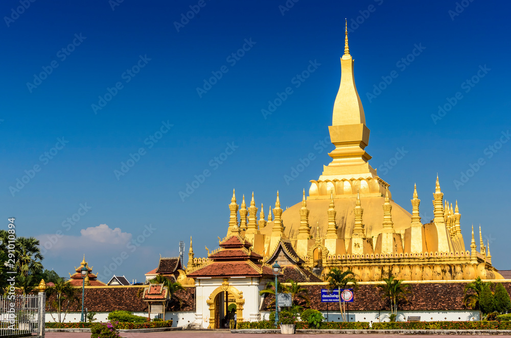 Fototapeta premium Pha That Luang Temple, The Golden Pagoda in VIENTIANE ,LAOS.