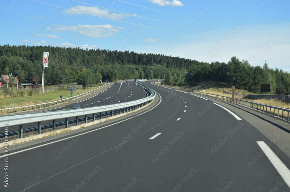 Fototapeta premium Autoroute A75, la Méridienne, dans l'Hérault