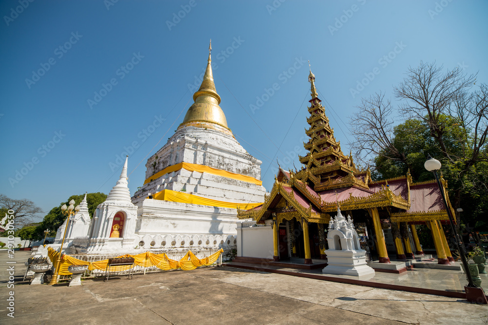 Fototapeta premium temple in lampang northern thailand