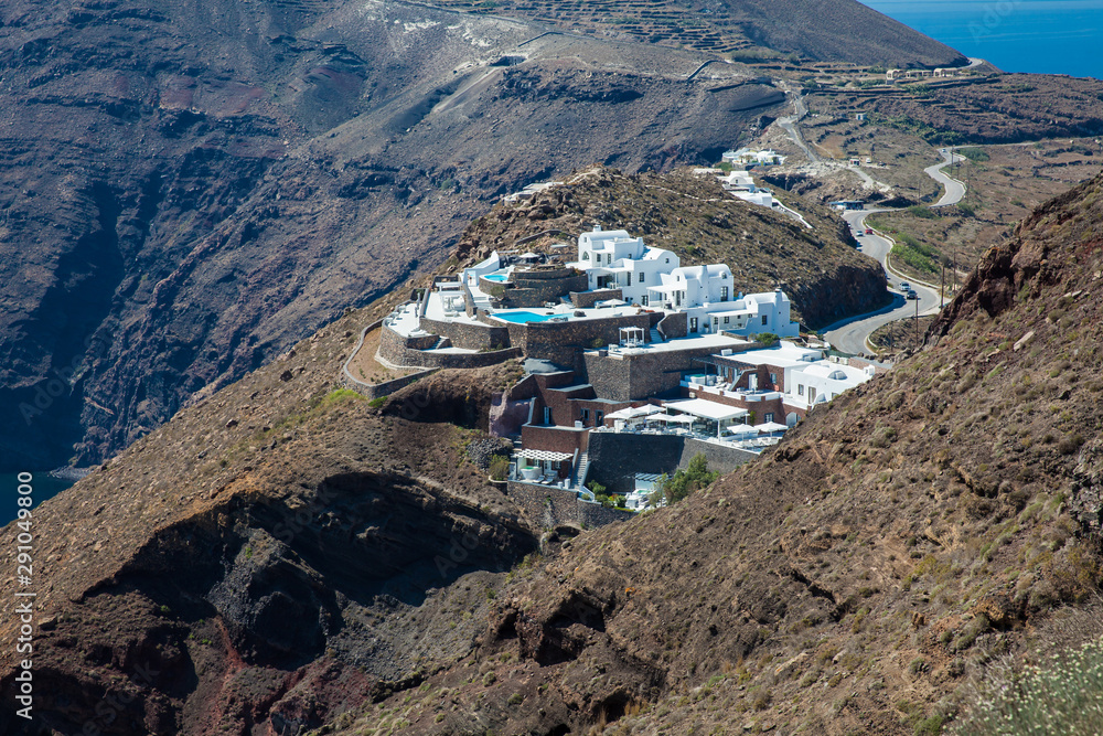 Obraz premium Walking trail number 9 between the cities of Fira and Oia in the Santorini Island