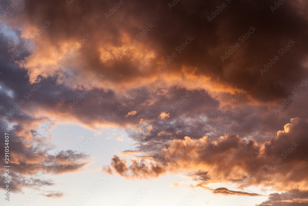 Allassac (Corrèze, France) - coucher de soleil nuageux