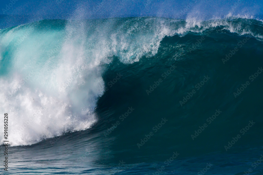 Giant breaking Ocean Wave in Hawaii