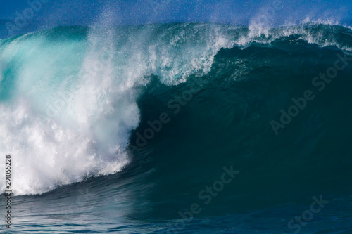 Giant breaking Ocean Wave in Hawaii