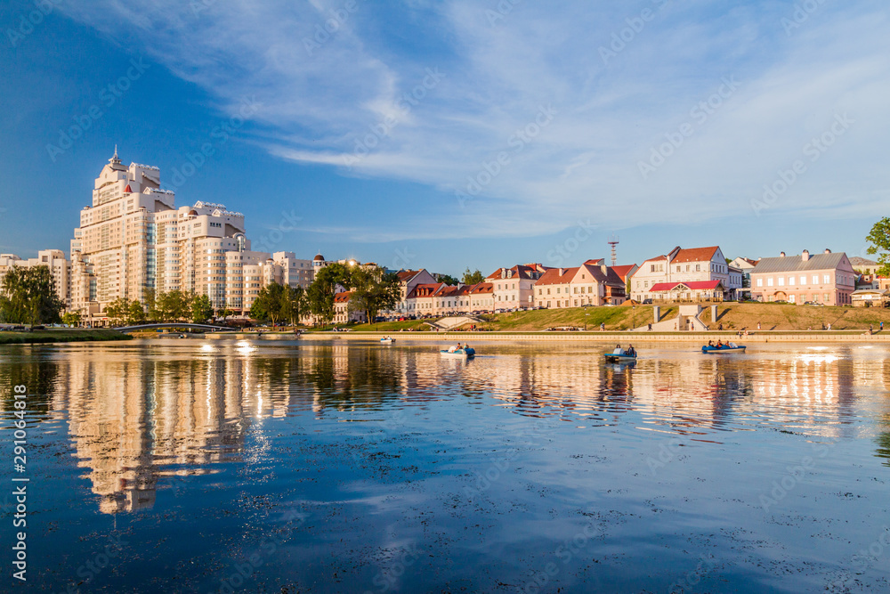 Fototapeta premium MINSK, BELARUS - JUNE 6, 2017: View of Svislach river and the Trinity Suburb in Minsk, Belarus