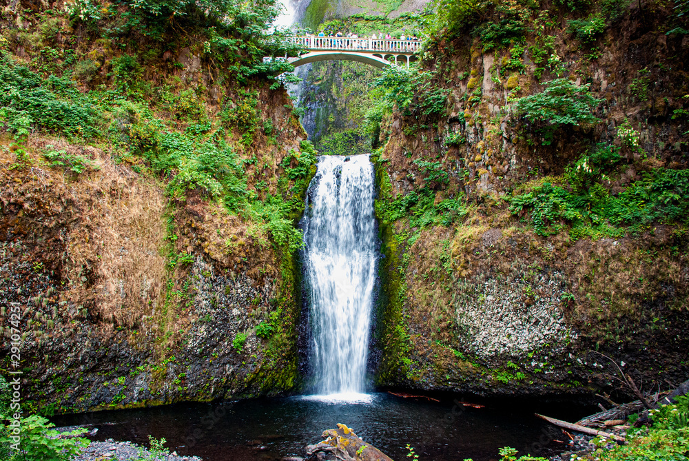Oregon’s tallest waterfall Multnomah Falls 
