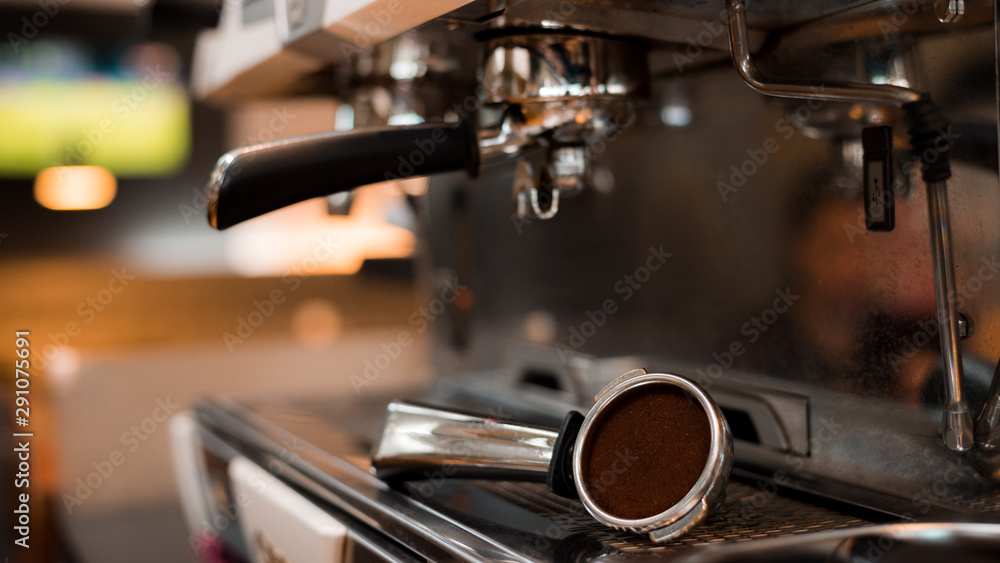 Coffee powder on coffee tamper