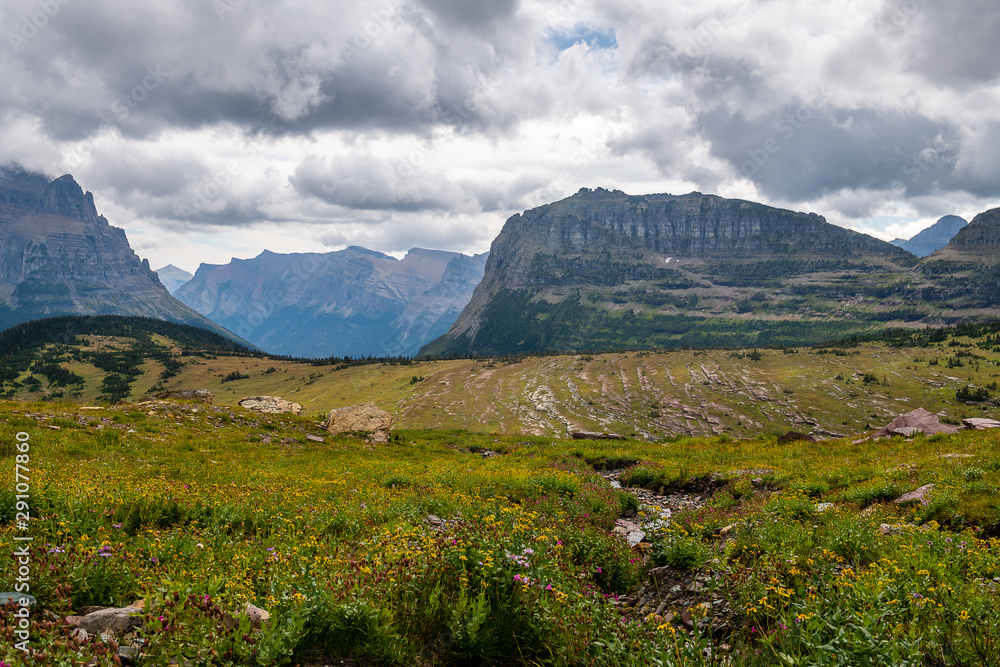 Fototapeta premium The Hidden Lake Trail