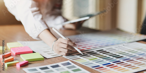 Obraz na płótnie Young professional UI graphic designer choosing colours for their smartphones te