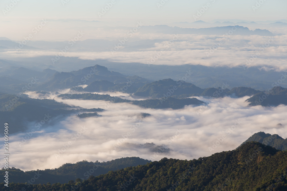 Obraz premium Sea of mist, fog and cloud mountain valley landscape