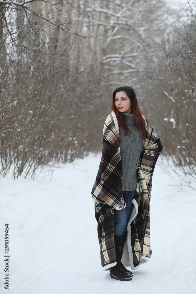 Beautiful girl in a beautiful winter park Beautiful girl in a beautiful winter park