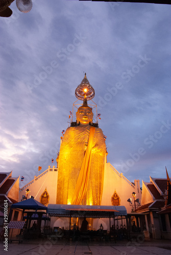 Photography Buddha Statue Bangkok Thailand by nioght
