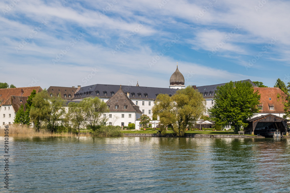 Kloster auf Frauenchiemsee vom Waser aus Kloster auf Frauenchiemsee vom Waser aus
