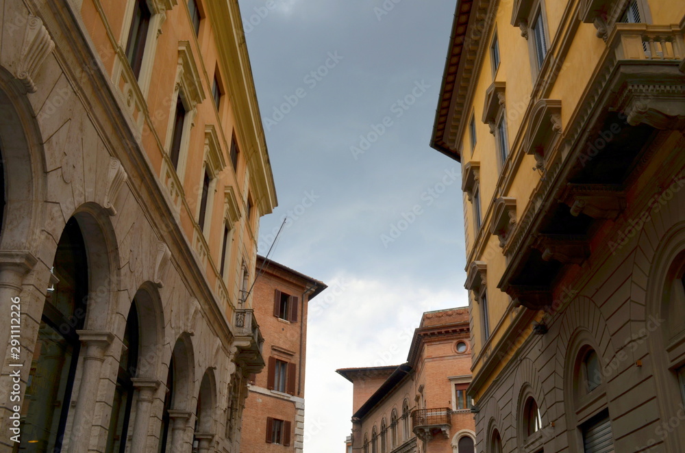 Alte Hausfassaden in Siena