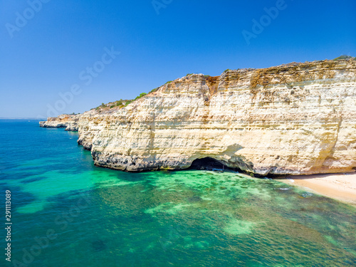 Eau Turquoise au sud du Portugal Algarve Benagil 
