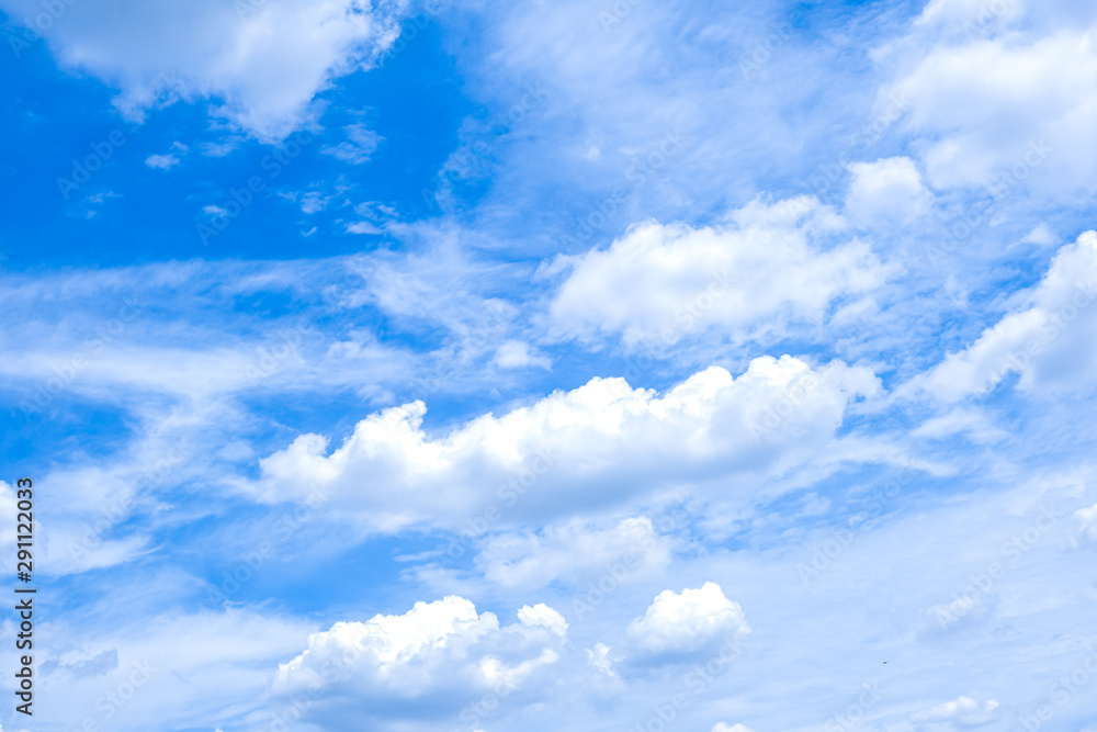 Obraz premium white clouds flow on blue sky